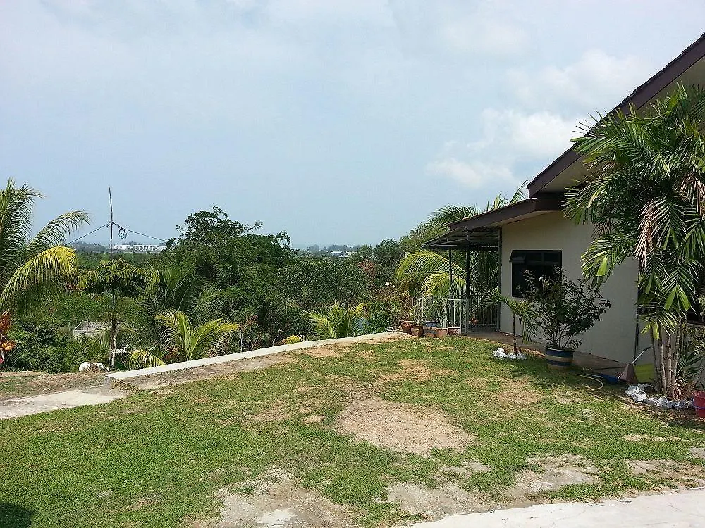 Pemandangan Indah Guest House - Look Out Point Villa- Пантай-Сенанг 2*,