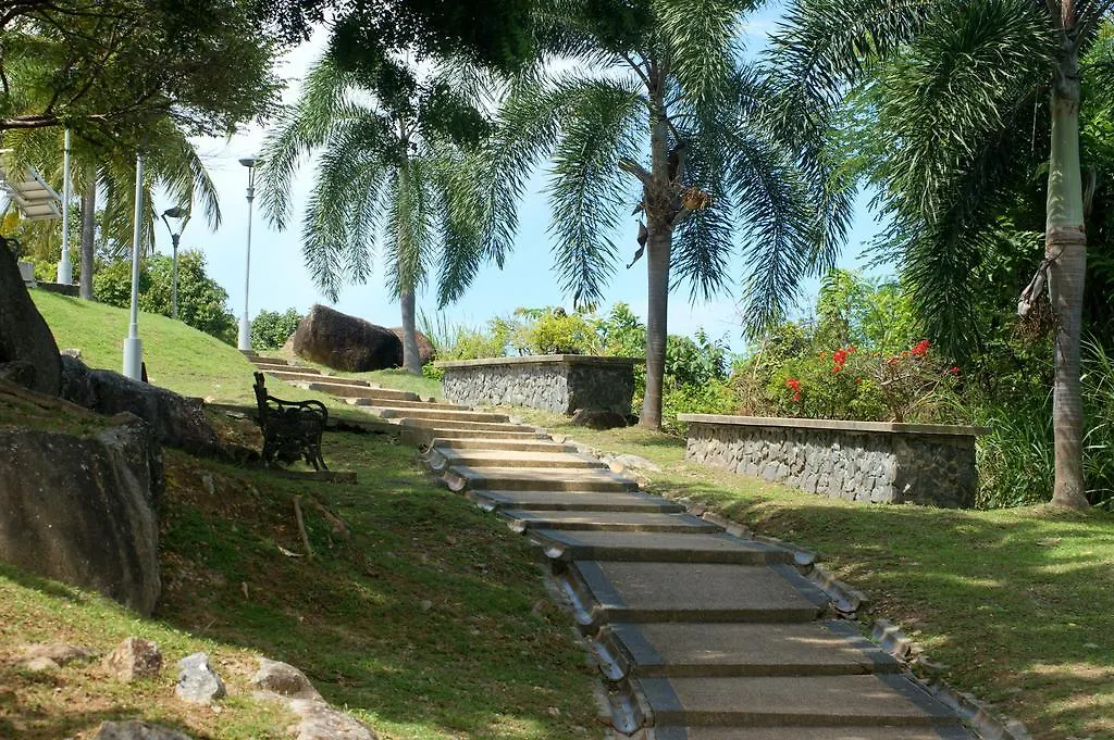 Pemandangan Indah Guest House - Look Out Point Villa- Пантай-Сенанг Малайзия