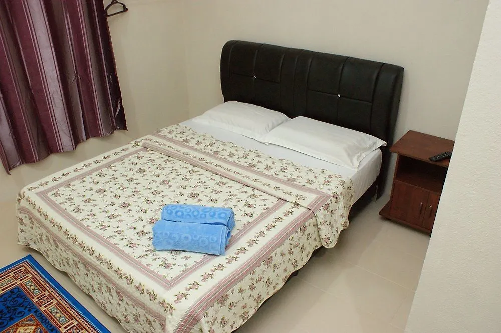 Pemandangan Indah Guest House - Look Out Point Villa- Пантай-Сенанг 2*,  Малайзия