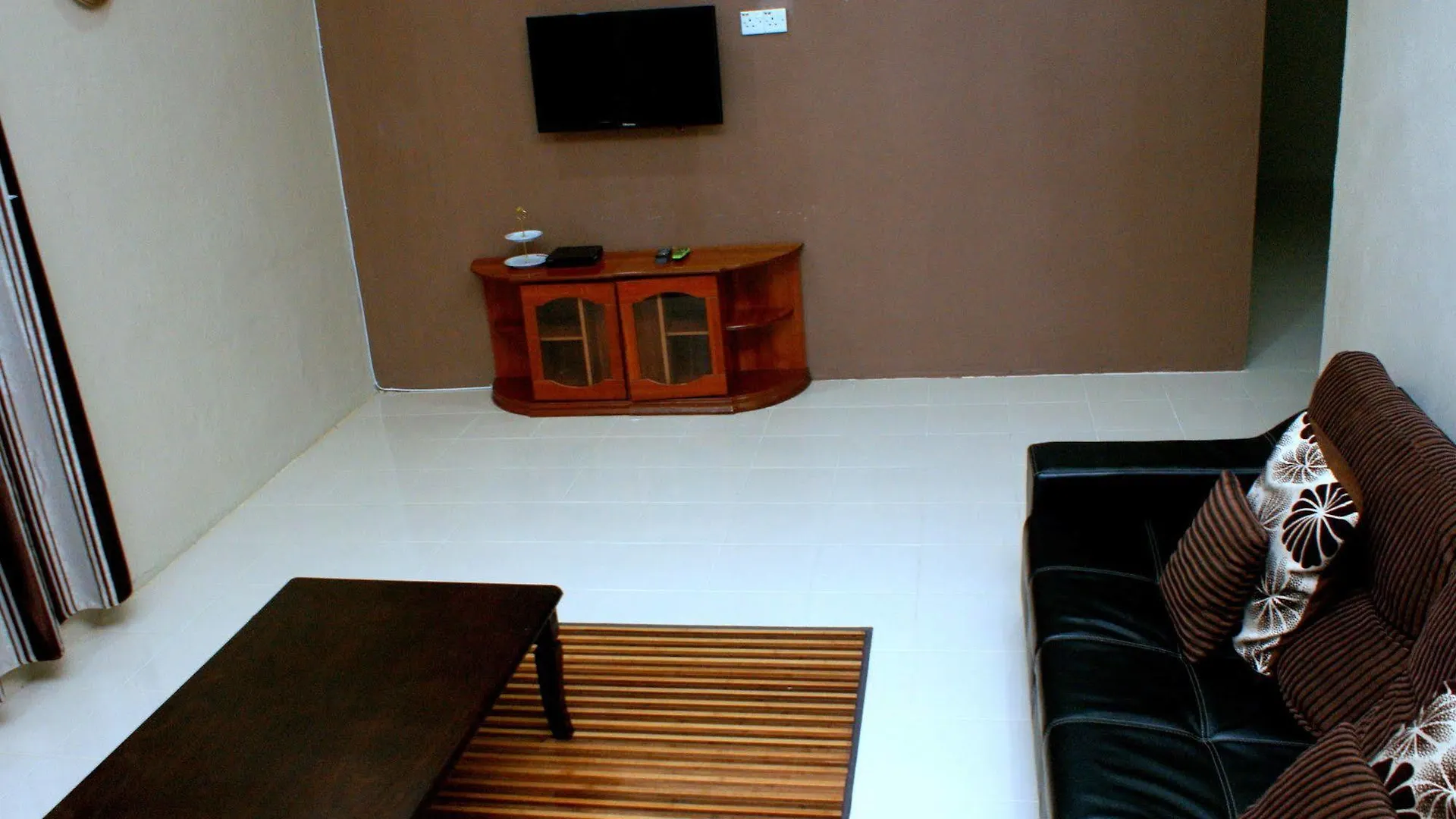 Pemandangan Indah Guest House - Look Out Point Villa- Пантай-Сенанг