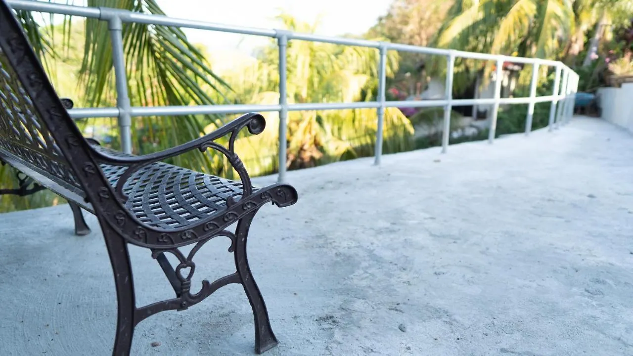 Pemandangan Indah Guest House - Look Out Point Villa- Пантай-Сенанг